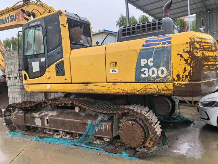 Buy Komatsu PC300 Used Excavator / 1