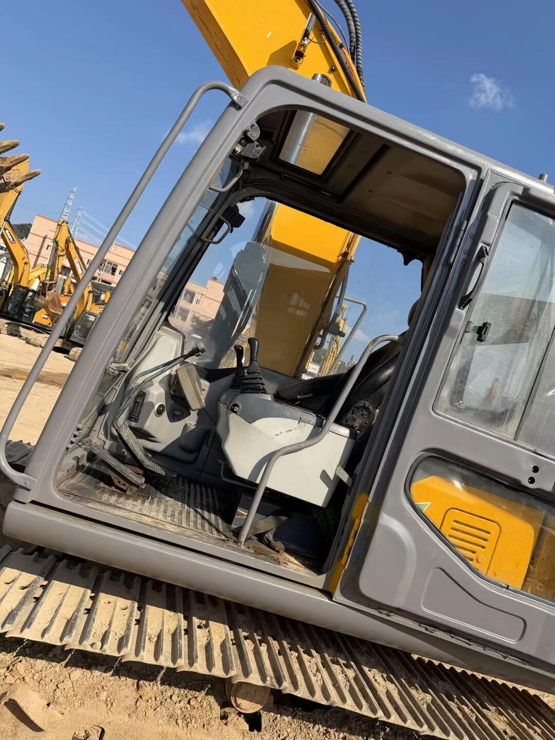 Buy XCMG LW150FV Used Excavator / 4