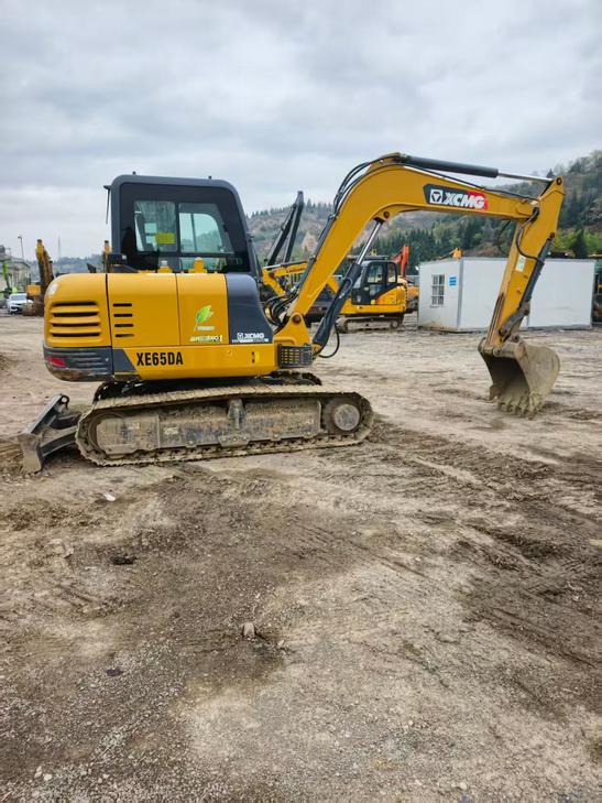 Buy XCMG XE65D Used Excavator / 1