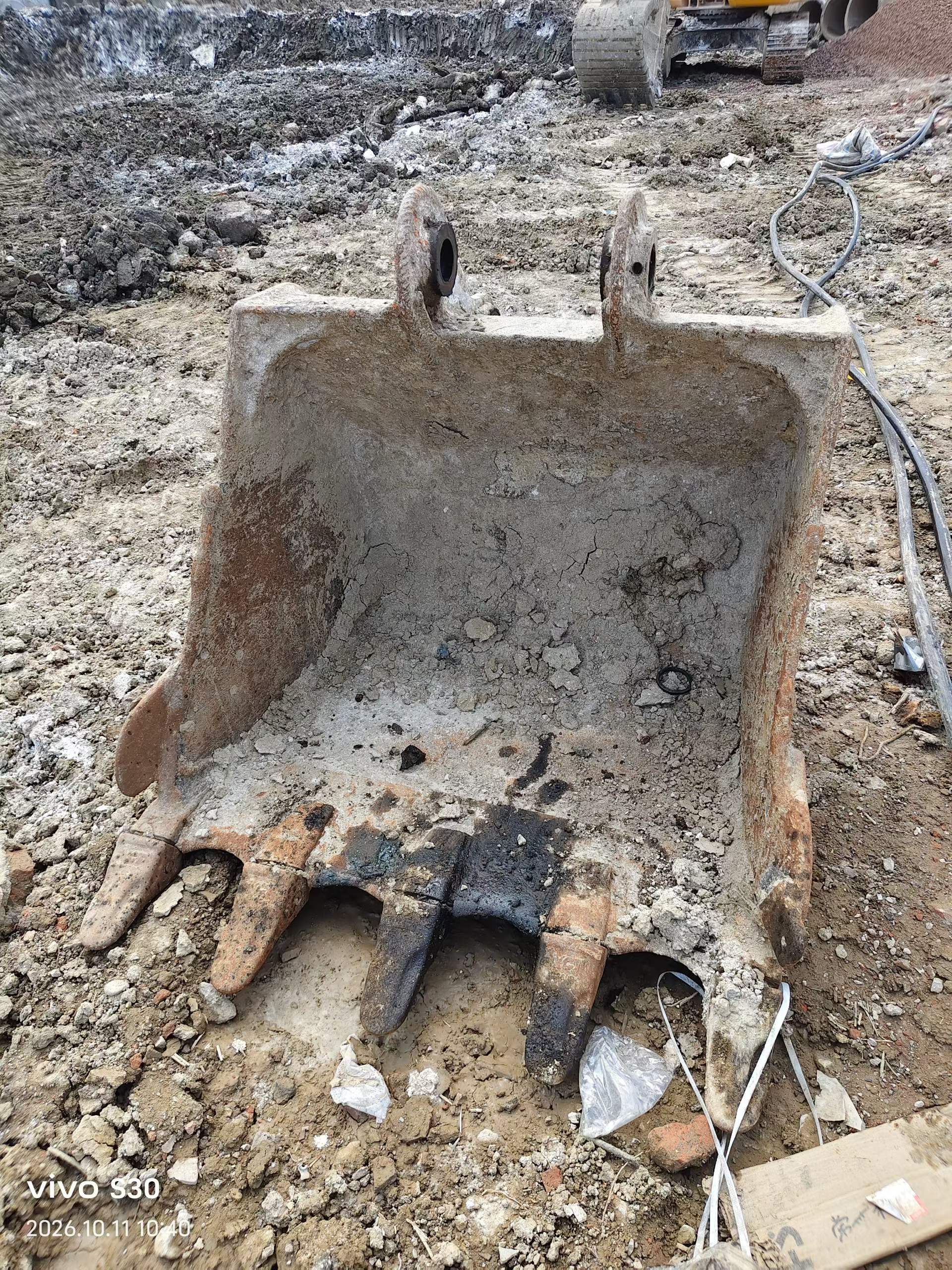 Buy Kobelco SK200 Used Excavator / 3