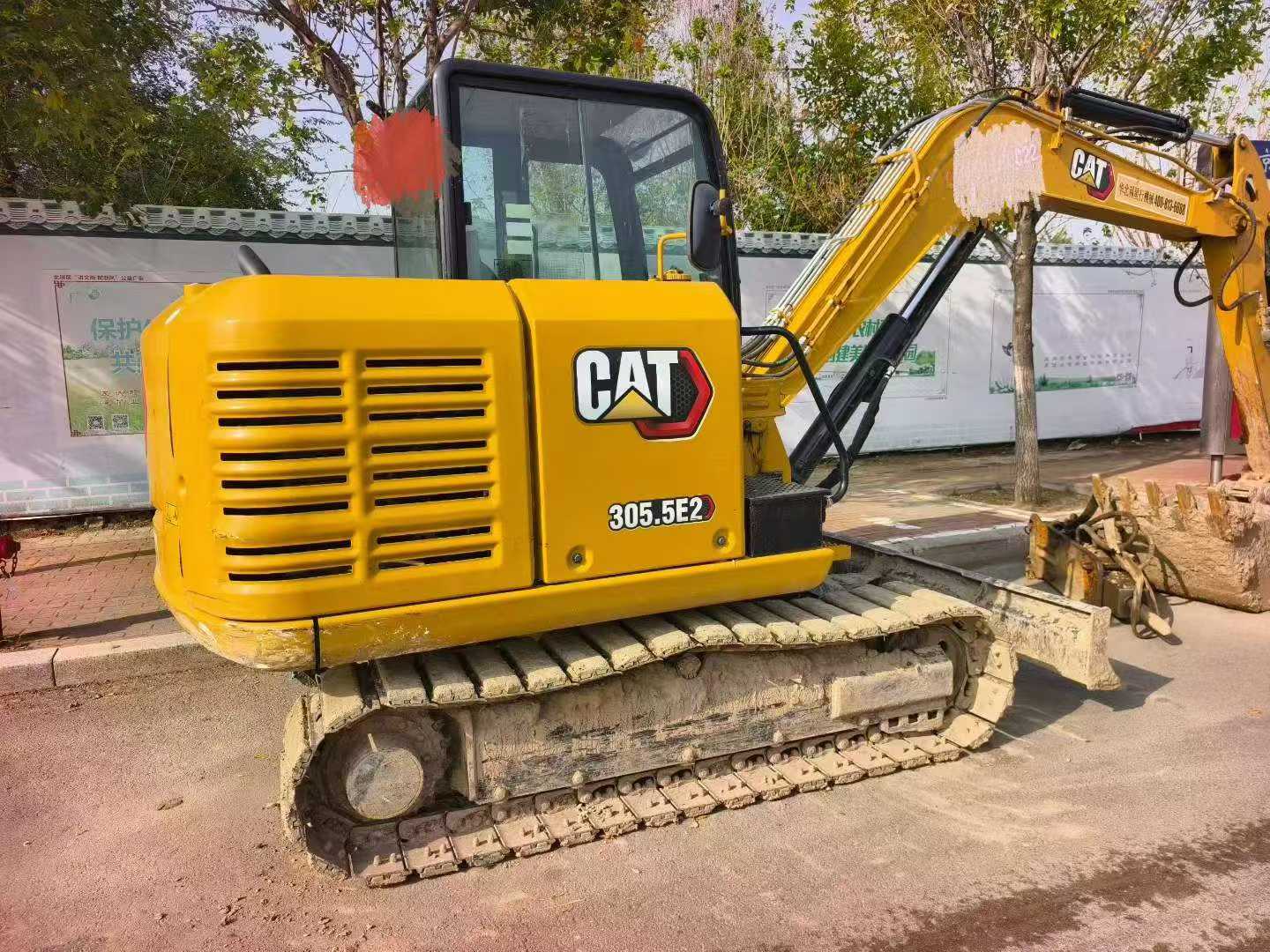 Compre Escavadeira Caterpillar 305B Usada / 4