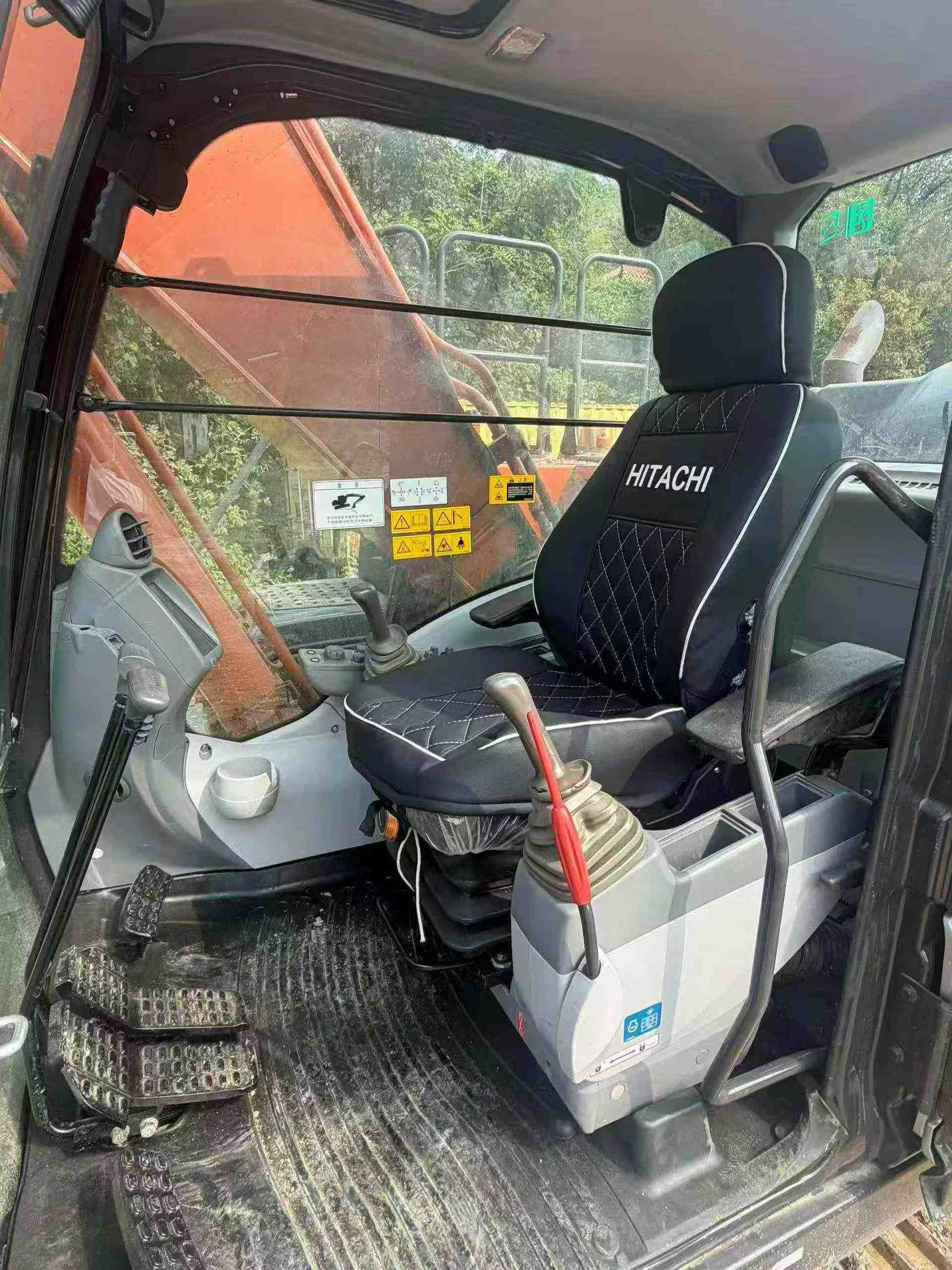 Buy Hitachi ZX200C-6A Used Excavator / 4