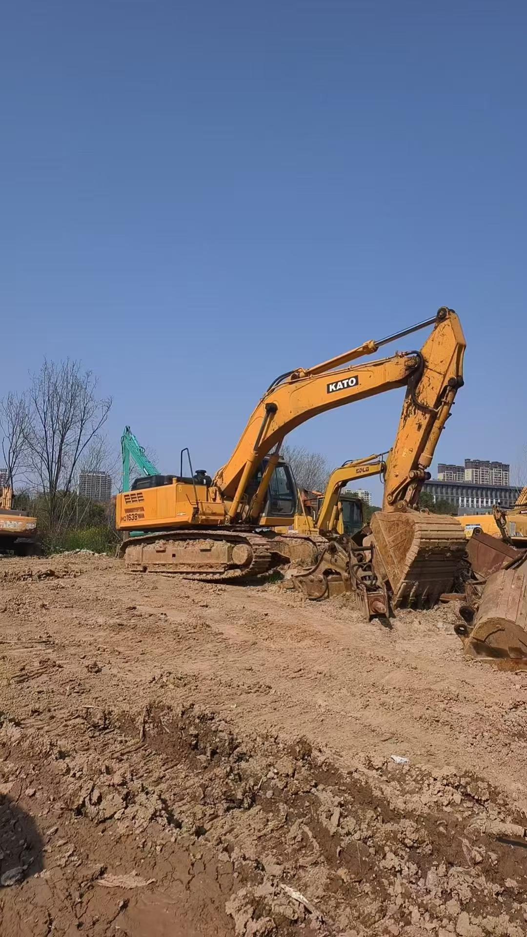 Buy Kato HD1638R Used Excavator / 2