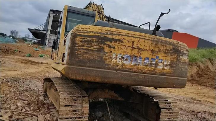 Buy Komatsu PC200 Used Excavator / 1