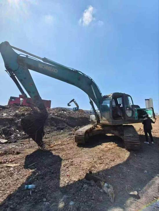 Buy Kobelco SK260 Used Excavator / 1