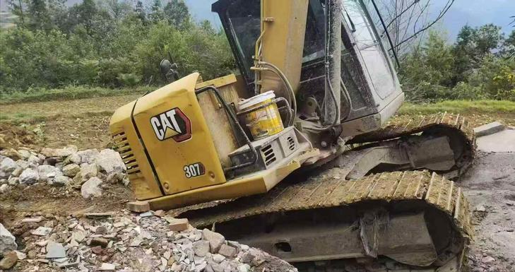 Buy Caterpillar 307B Used Excavator / 1