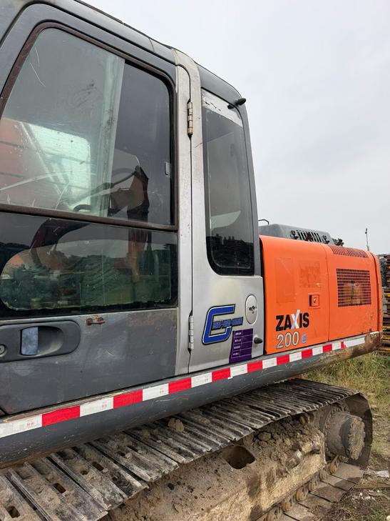 Buy Hitachi ZX200-3G Used Excavator / 1