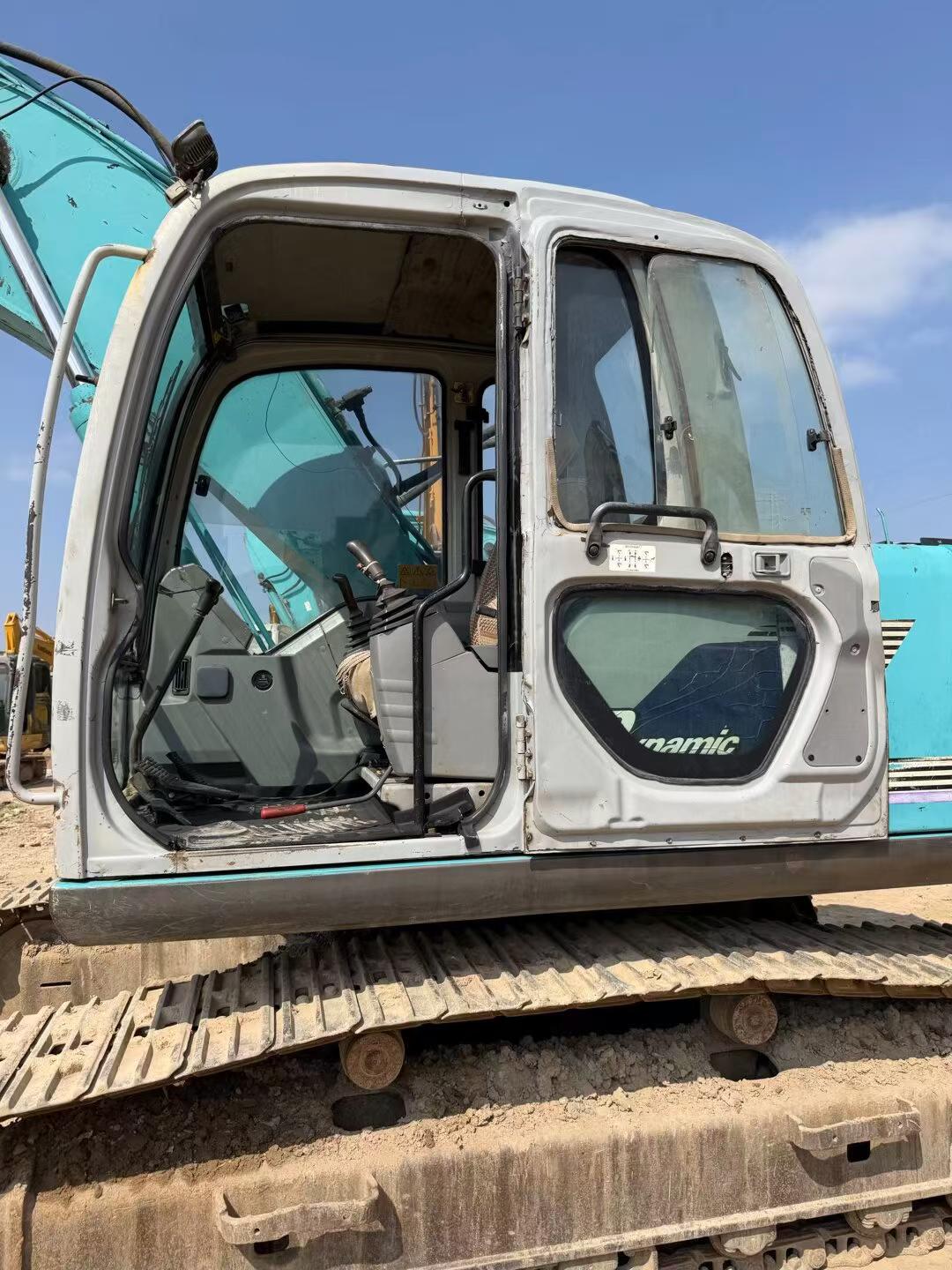 Buy Kobelco SK200-2 Used Excavator / 4