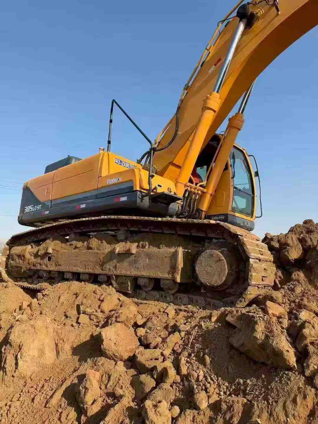 Buy Hyundai R385LVS Used Excavator / 2