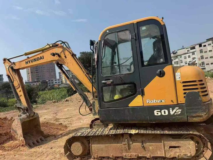Buy Hyundai R 60VS Used Excavator / 1