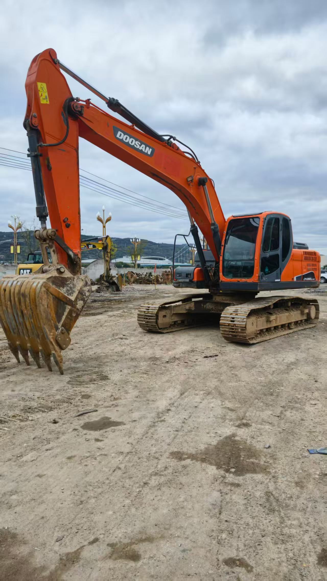 Buy Doosan DH220 Used Excavator / 2