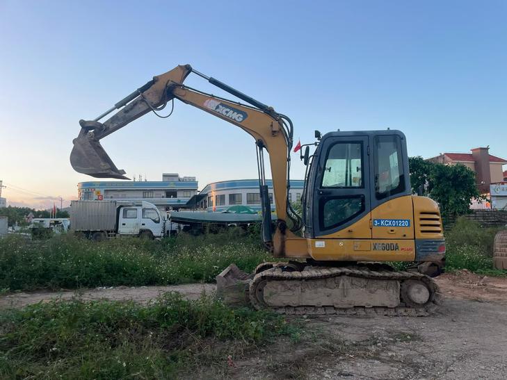 Buy XCMG LW60G Used Excavator / 1