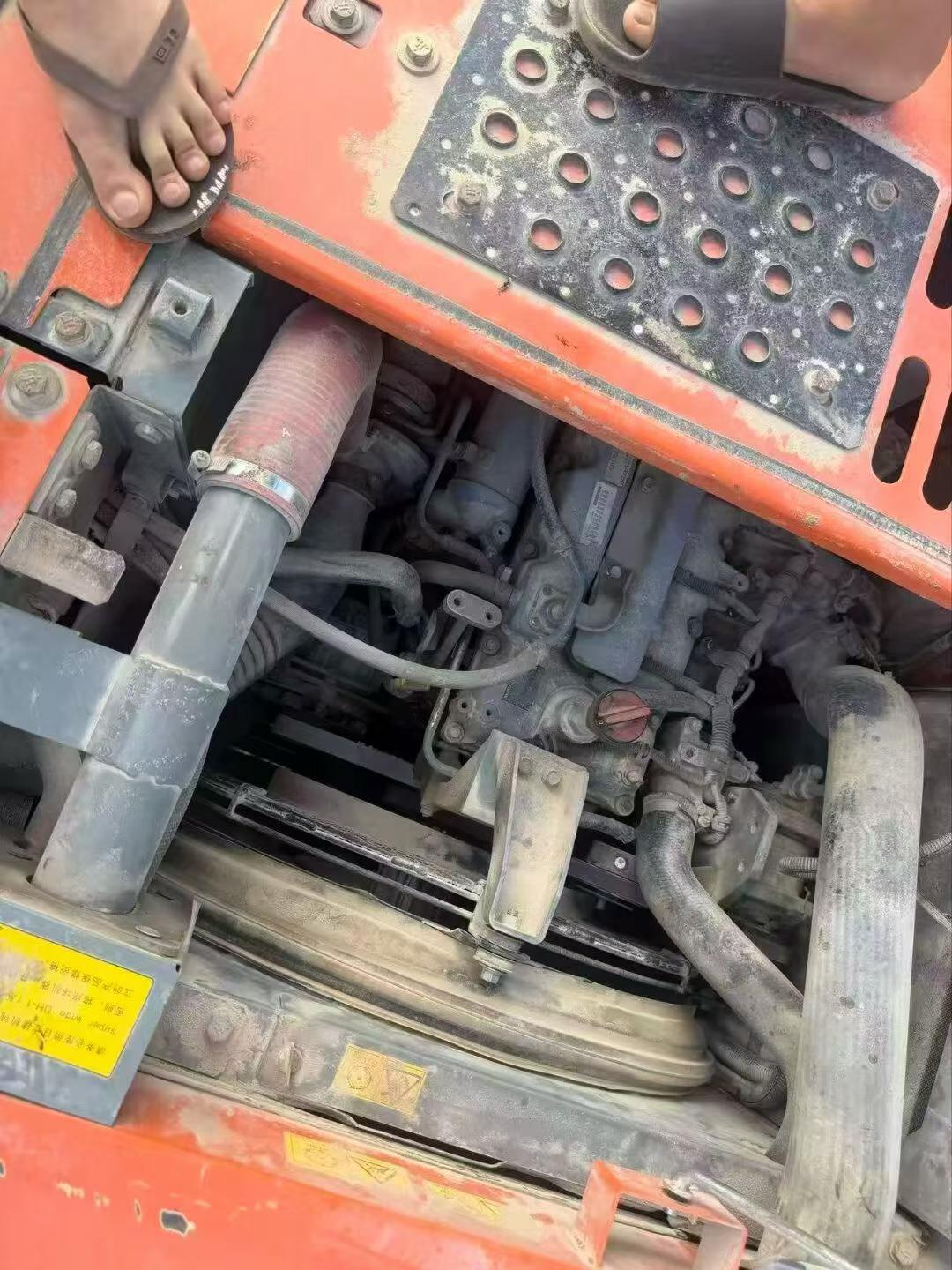 Buy Hitachi EX130H-5 Used Excavator / 4