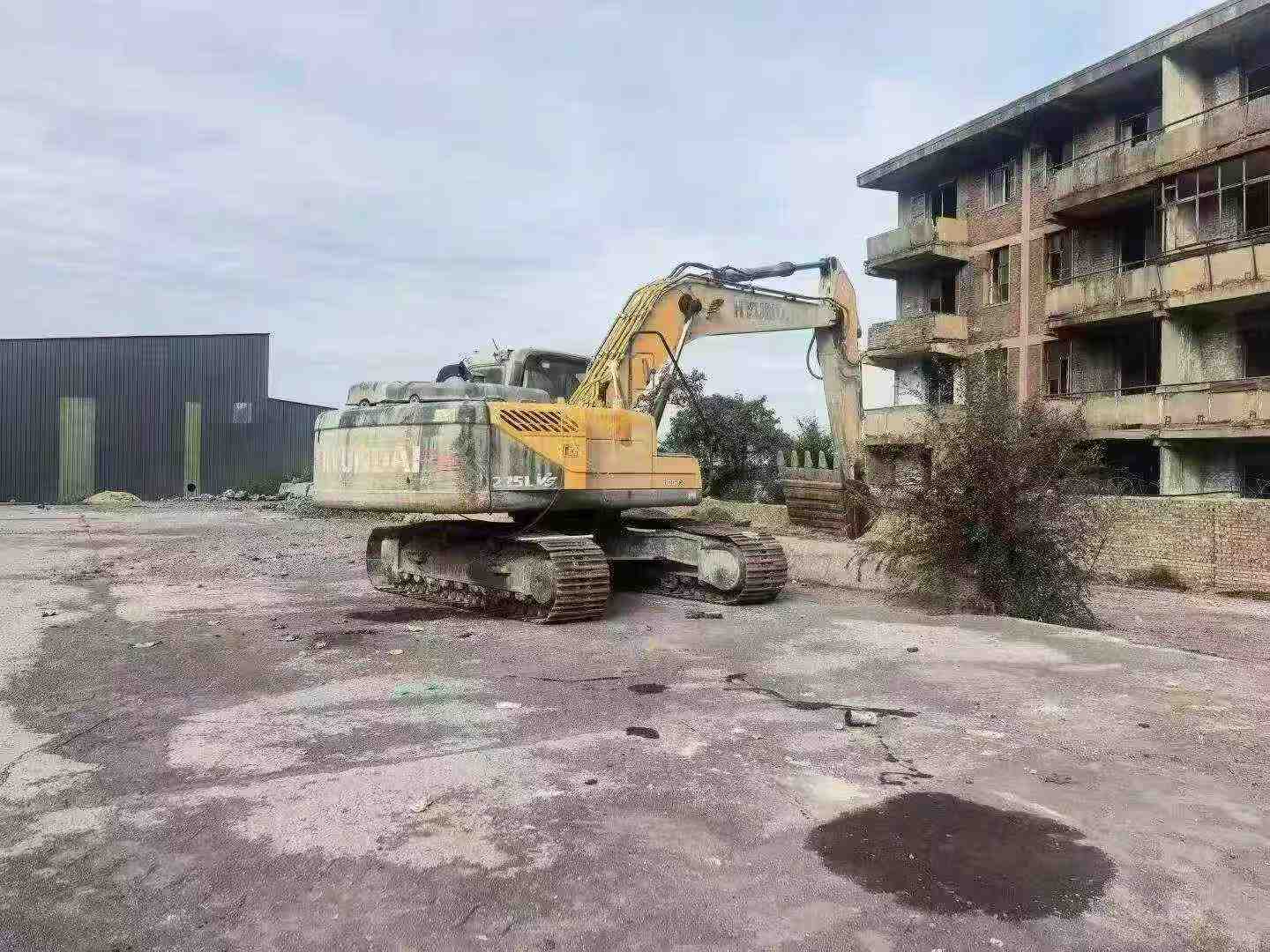 Buy Hyundai R225-7 Used Excavator / 2