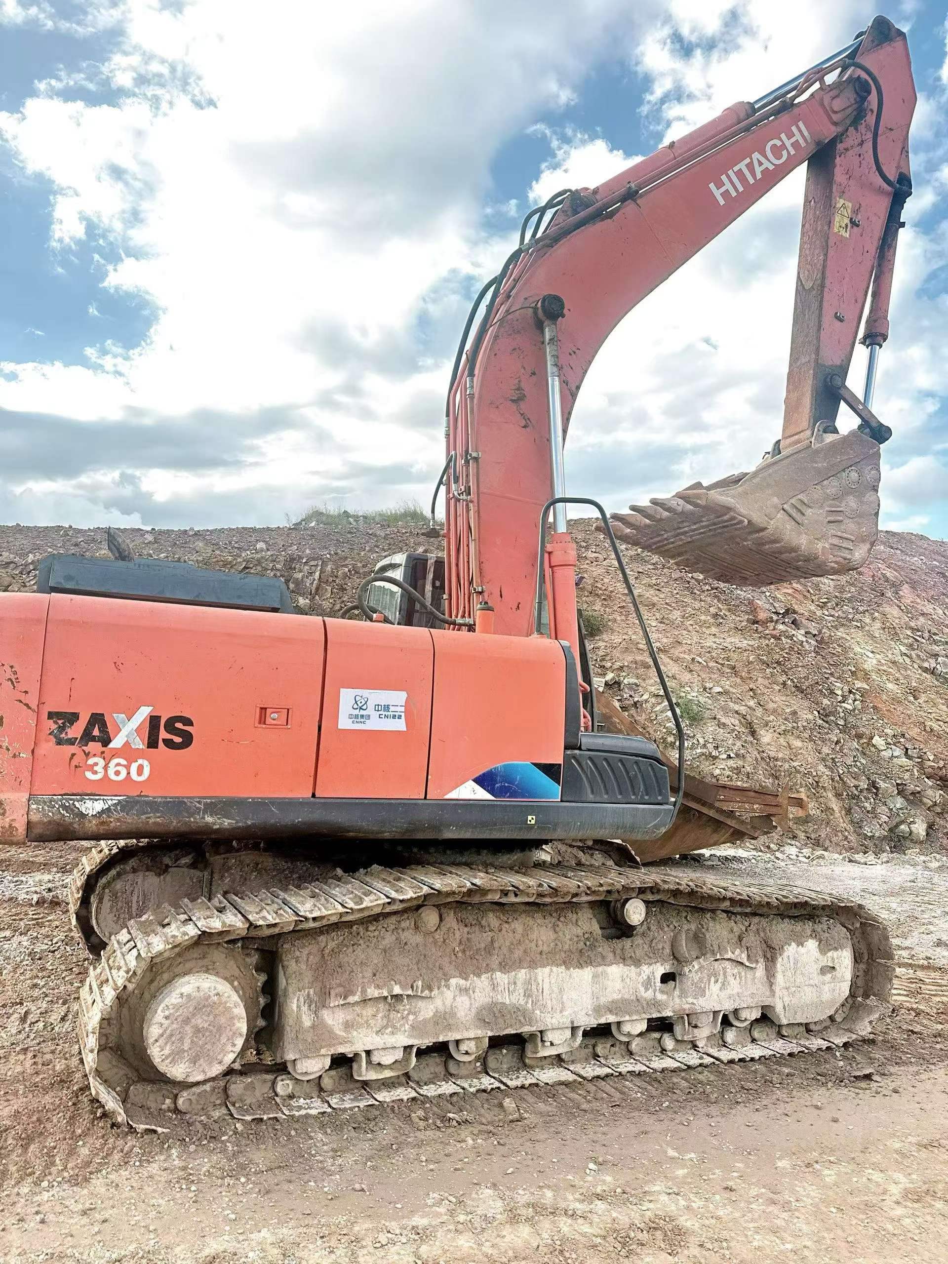شراء حفارة Hitachi ZX330-3 مستعملة / 3