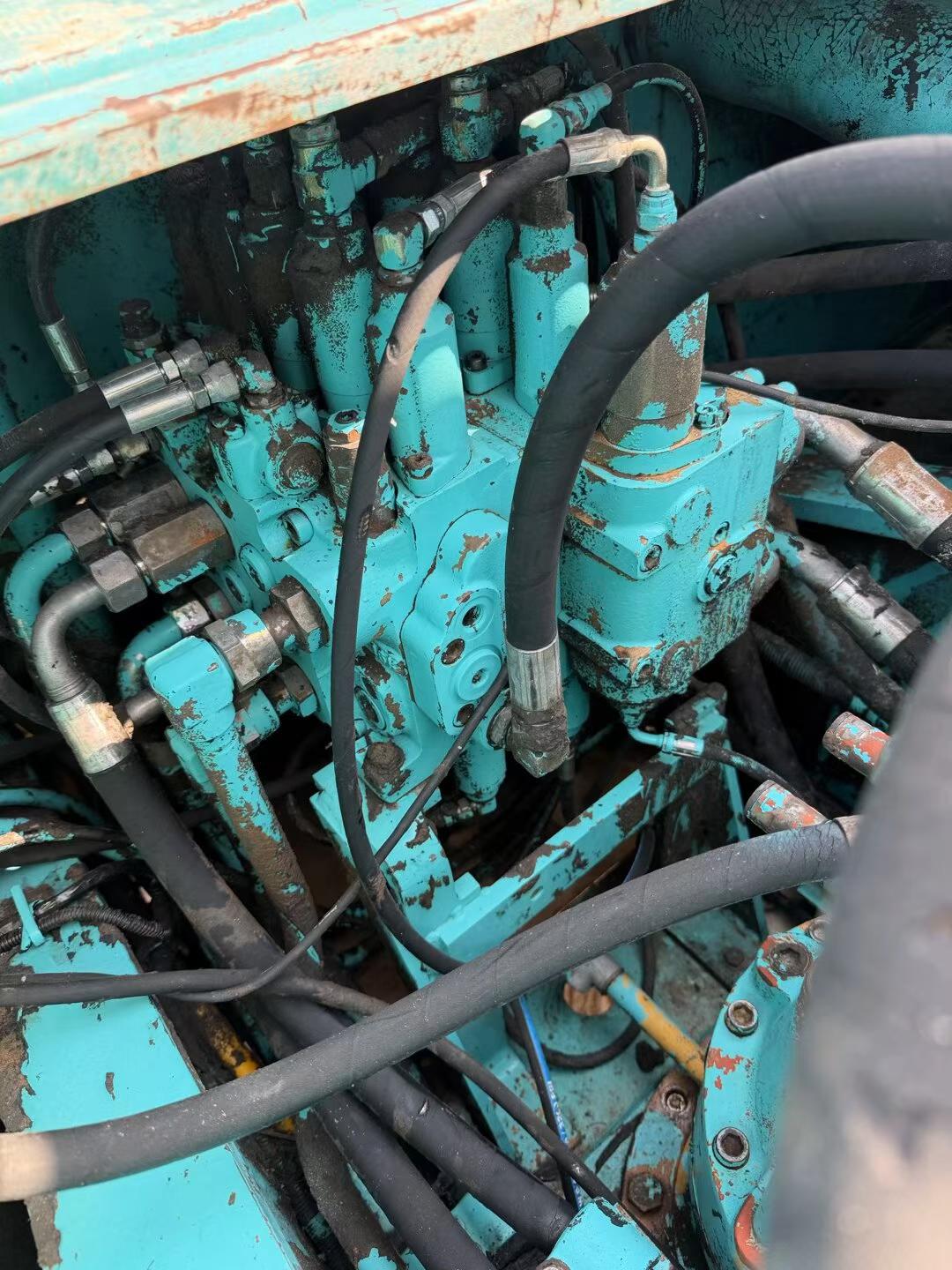 Buy Kobelco SK200-2 Used Excavator / 6