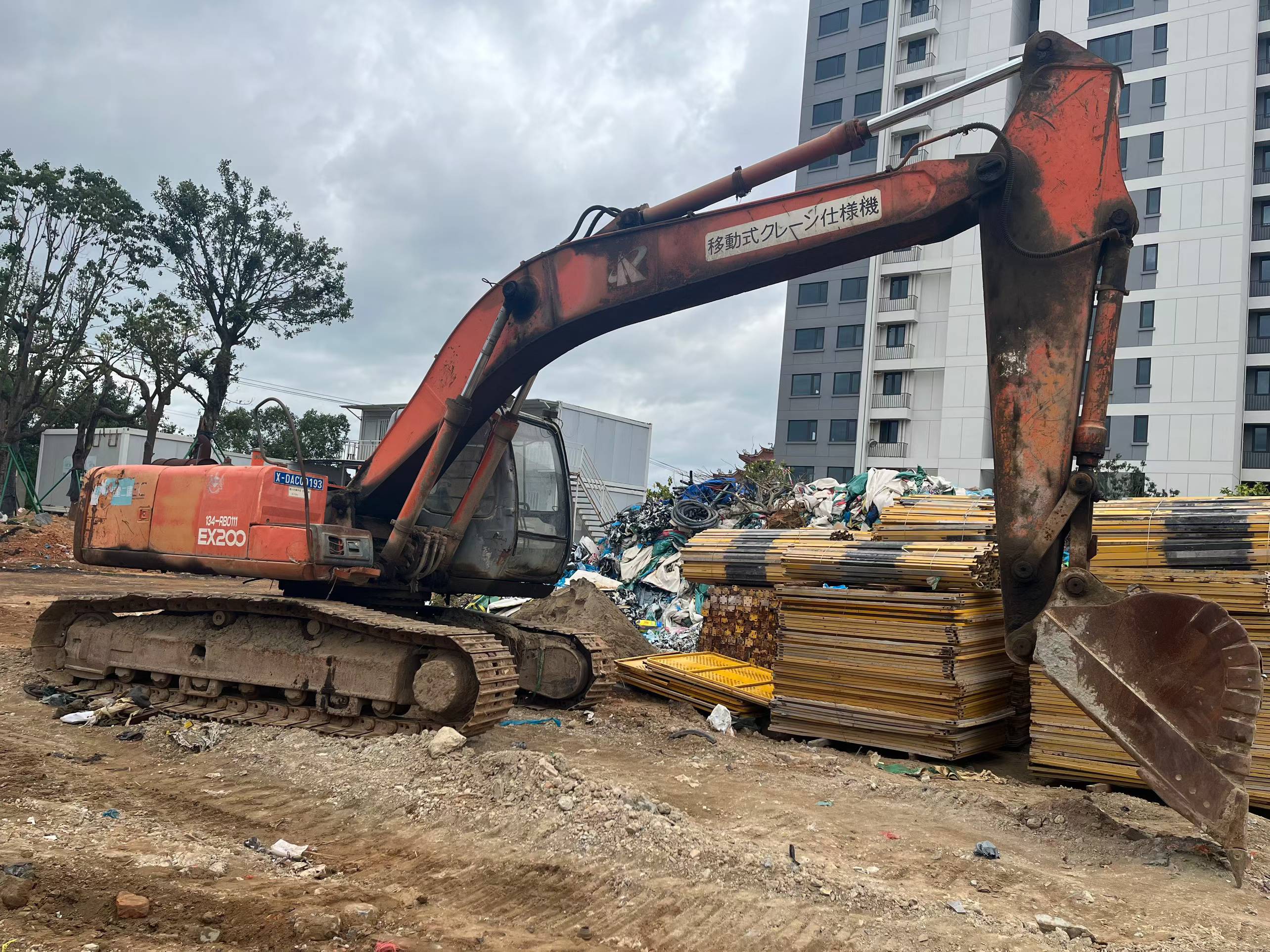 Buy Hitachi EX200-5 Used Excavator / 3