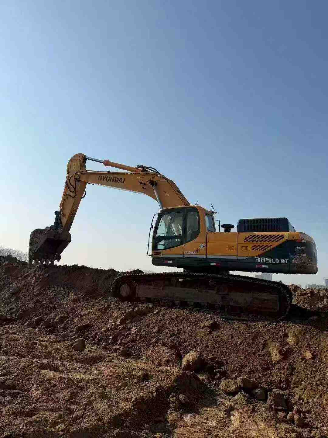 Buy Hyundai R385LVS Used Excavator / 3