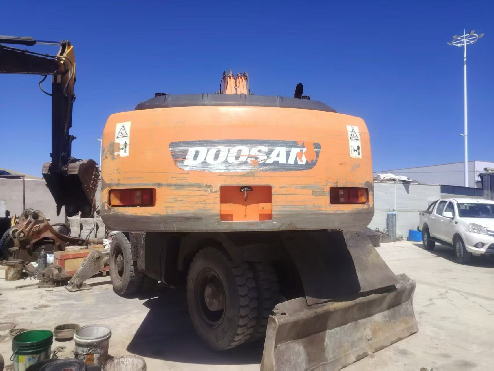 Compre Excavadora Doosan DH210W-7 Usada / 2
