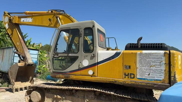 Buy Kato 820-3SP Used Excavator / 1