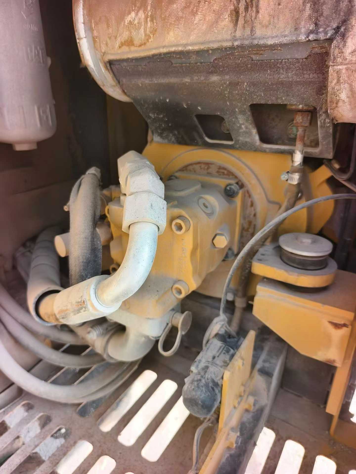 Compre Escavadeira Caterpillar 305B Usada / 2