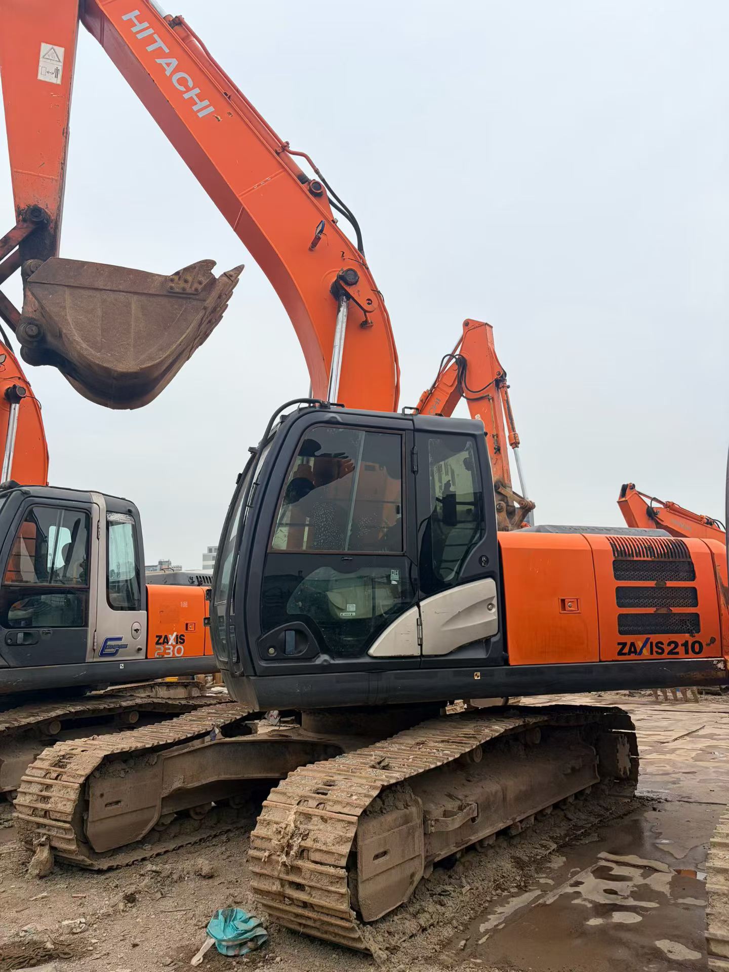 Buy Hitachi ZX200-5G Used Excavator / 7
