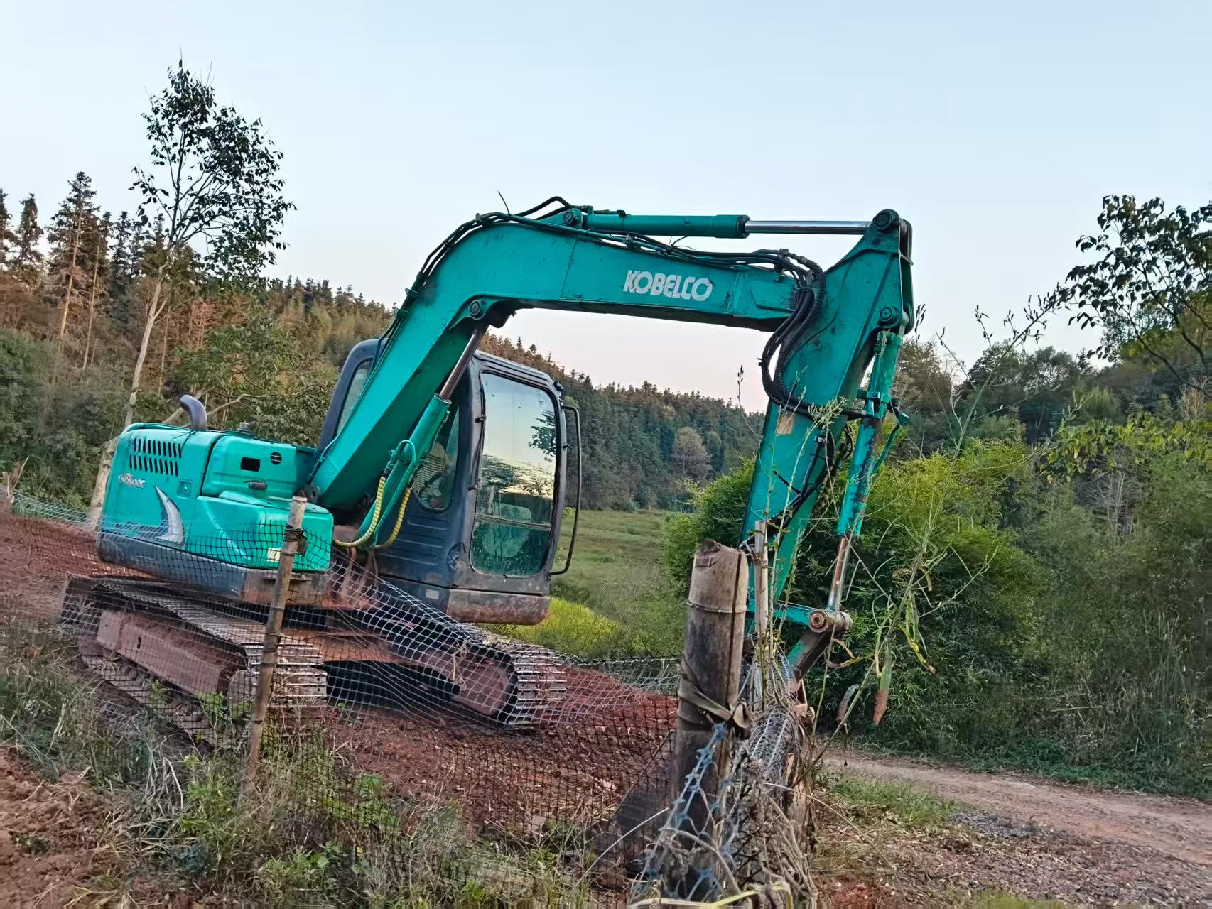 Buy Kobelco SK75 Used Excavator / 4