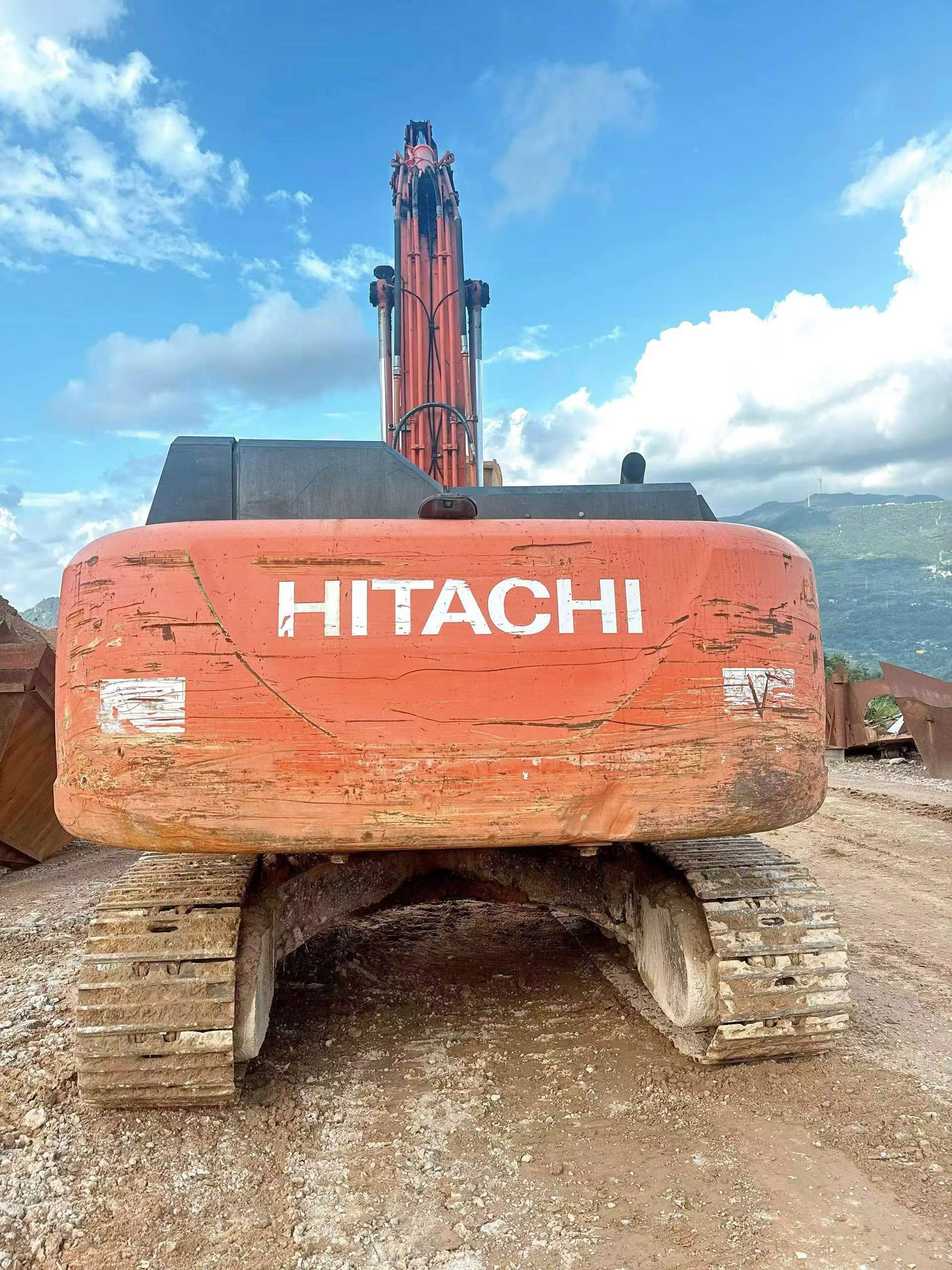 شراء حفارة Hitachi ZX330-3 مستعملة / 2