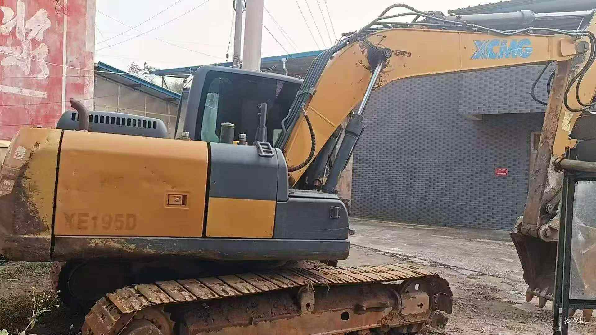 Buy XCMG XE135B Used Excavator / 2