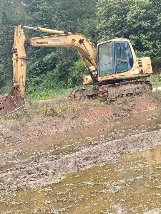 Buy Komatsu PC120-6 Used Excavator / 1