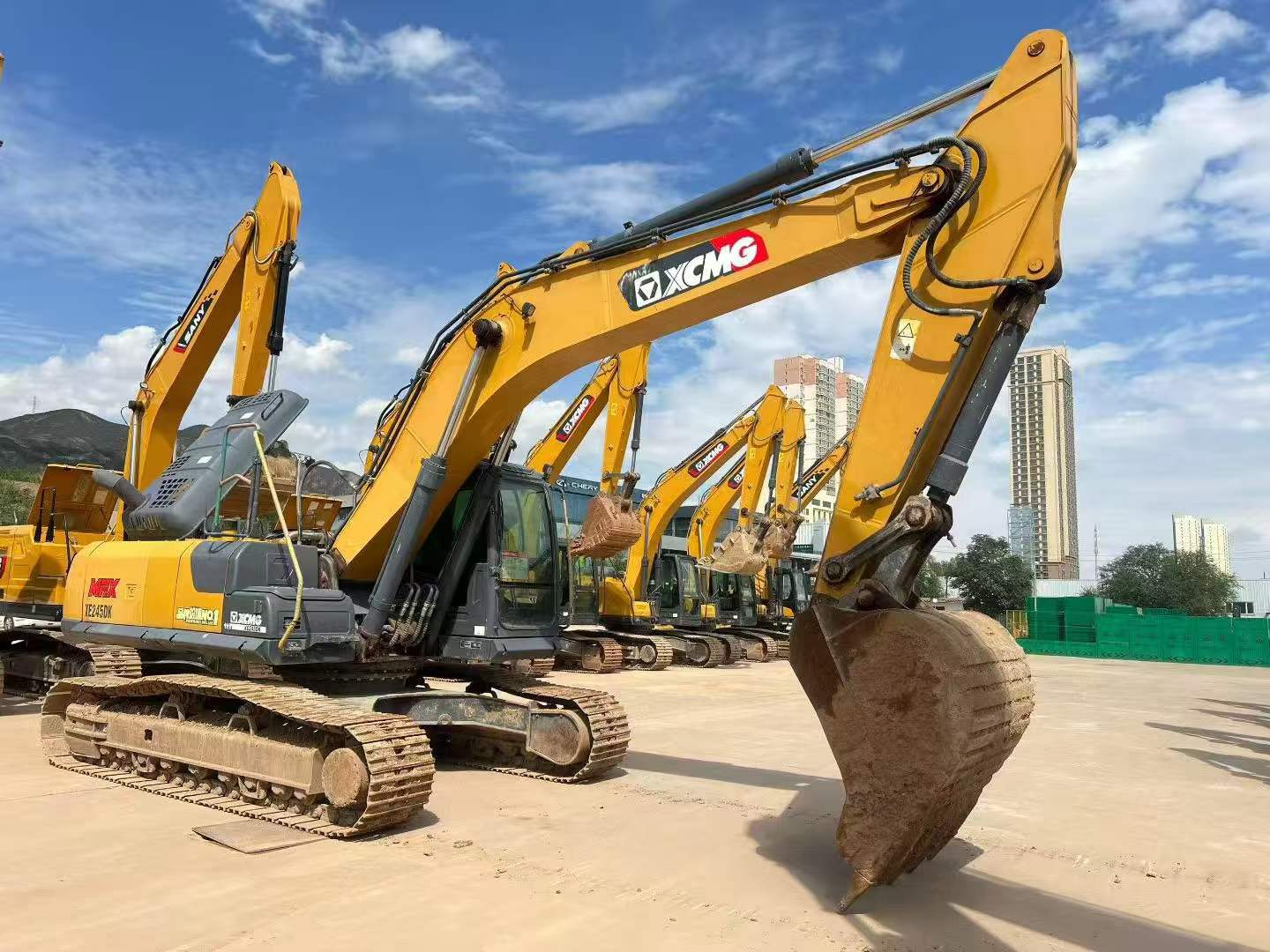 Buy XCMG XE245D Used Excavator / 2