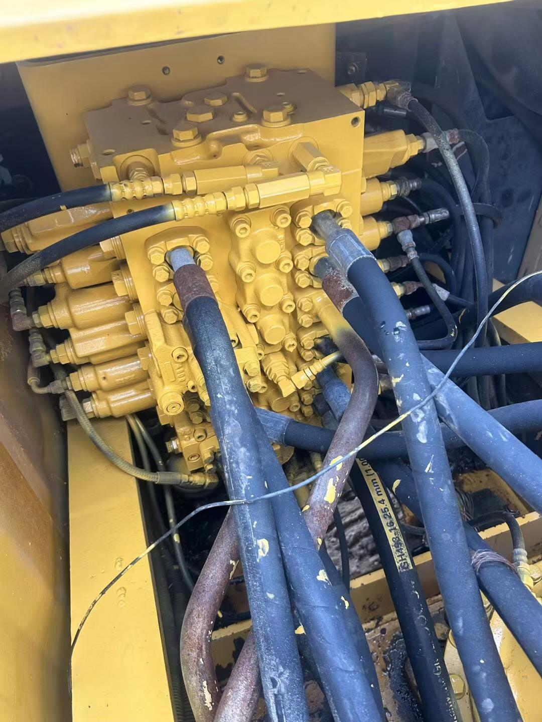 Buy Komatsu PC200-7 Used Excavator / 6