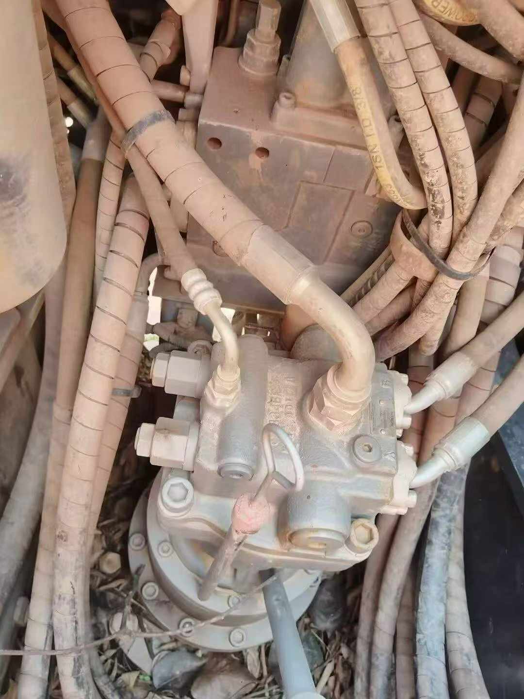 شراء حفارة Hitachi EX130H-5 مستعملة / 5