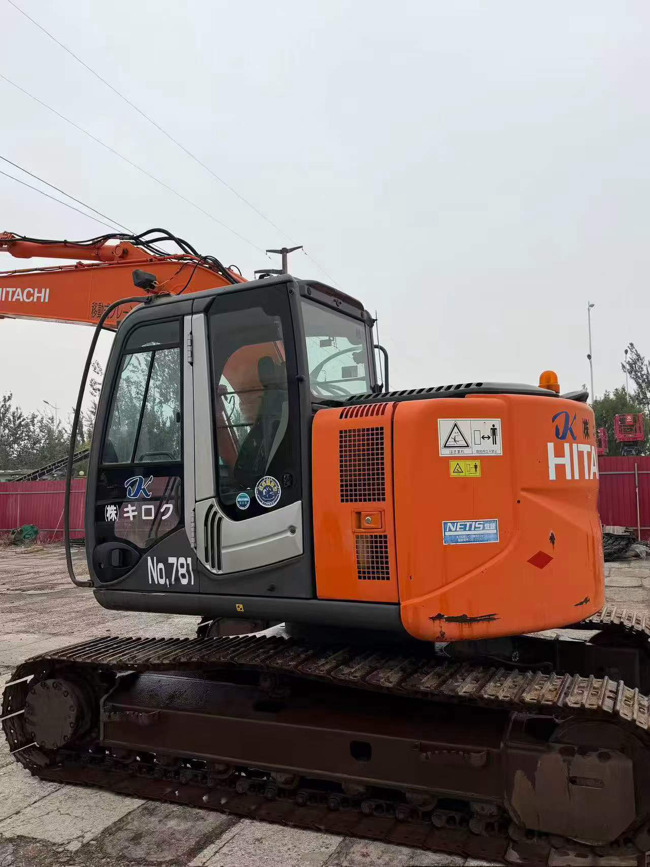 شراء Hitachi EX135UR مستعمل حفارة