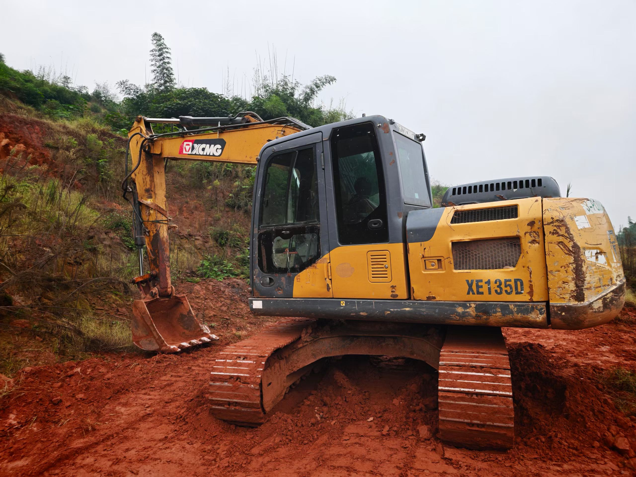 Buy XCMG XE135B Used Excavator / 2