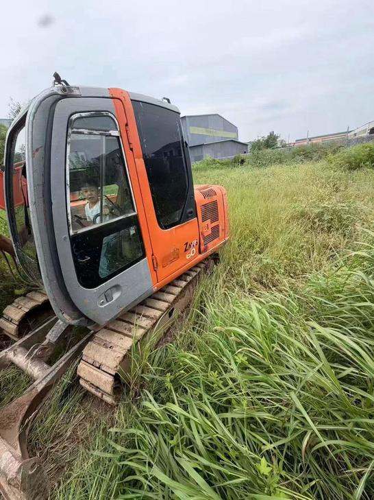 Buy Hitachi EX60-6 Used Excavator / 1