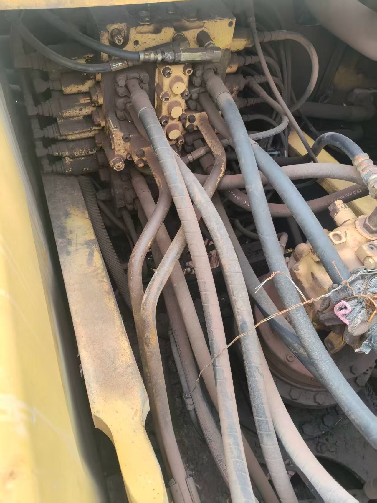 Buy Komatsu PC200-7 Used Excavator / 5