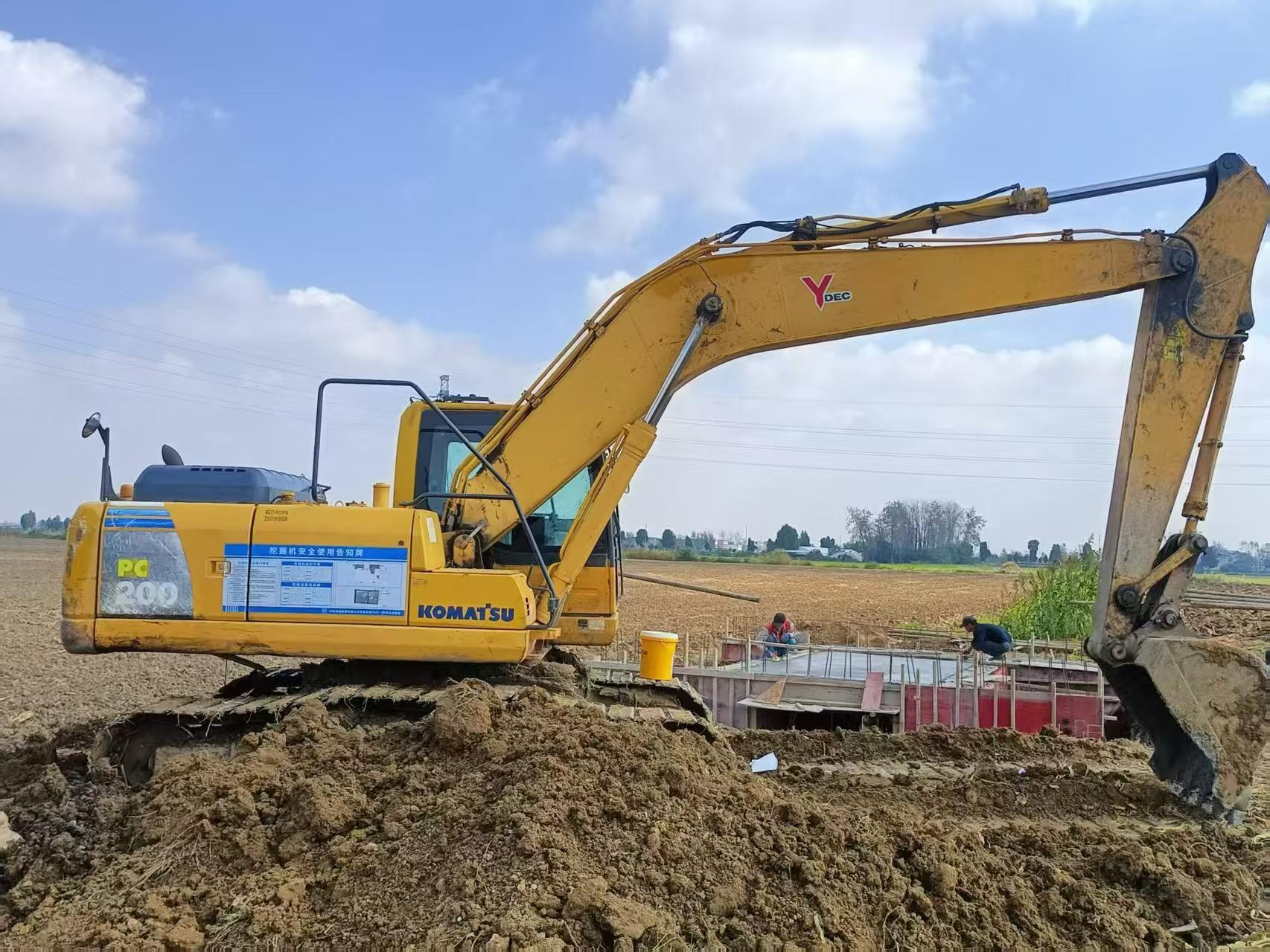 Buy Komatsu PC200 Used Excavator / 3