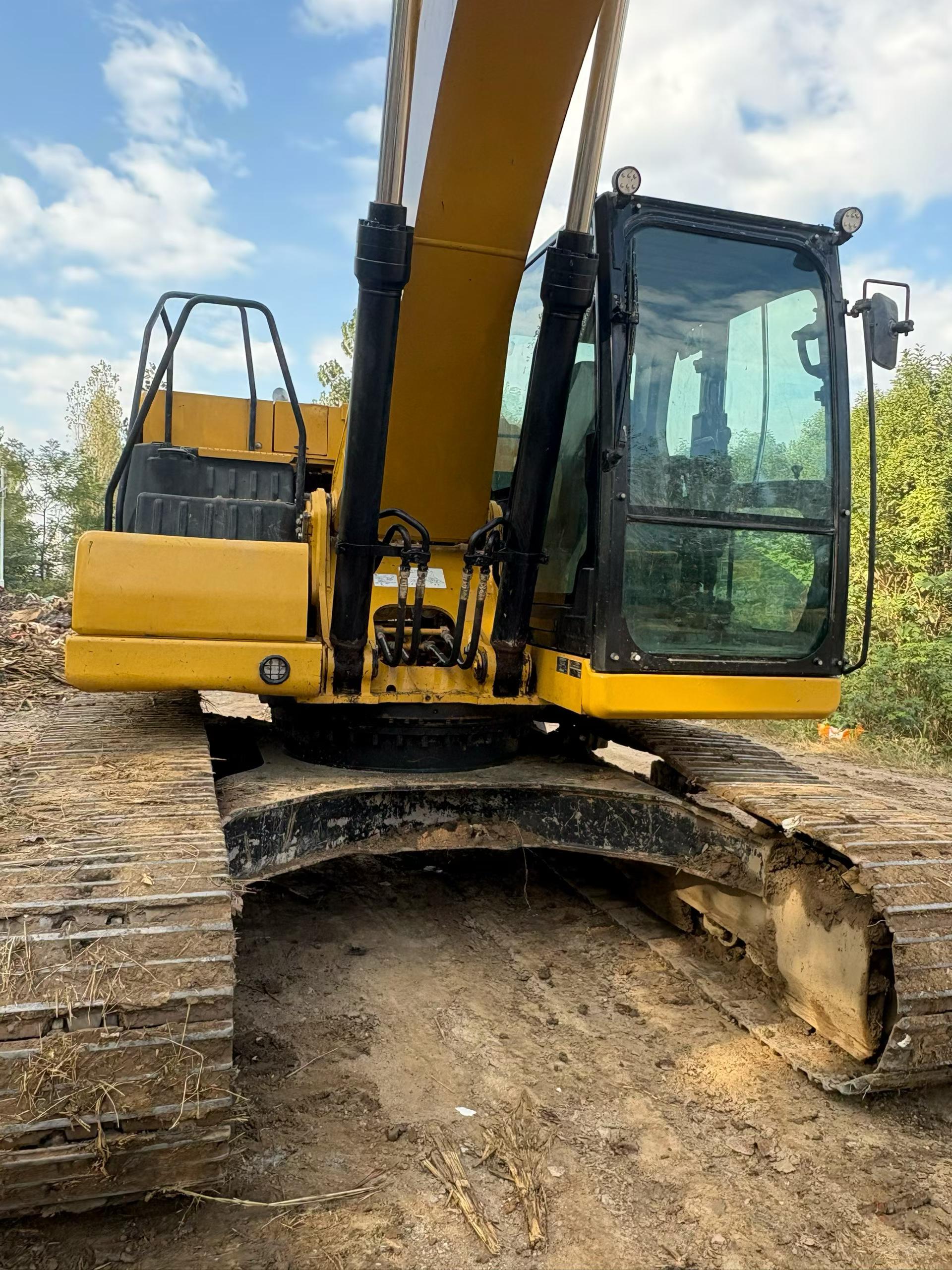 Buy Caterpillar 323 Used Excavator / 5