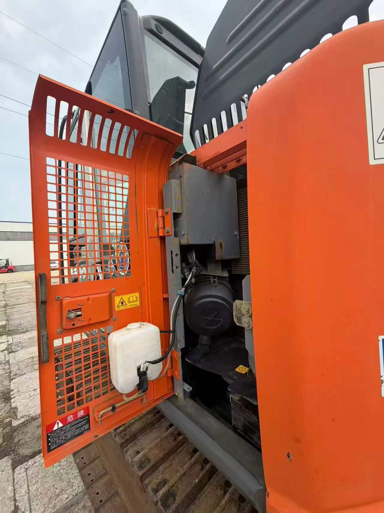 Купить Подержанный Экскаватор Hitachi EX135UR / 6