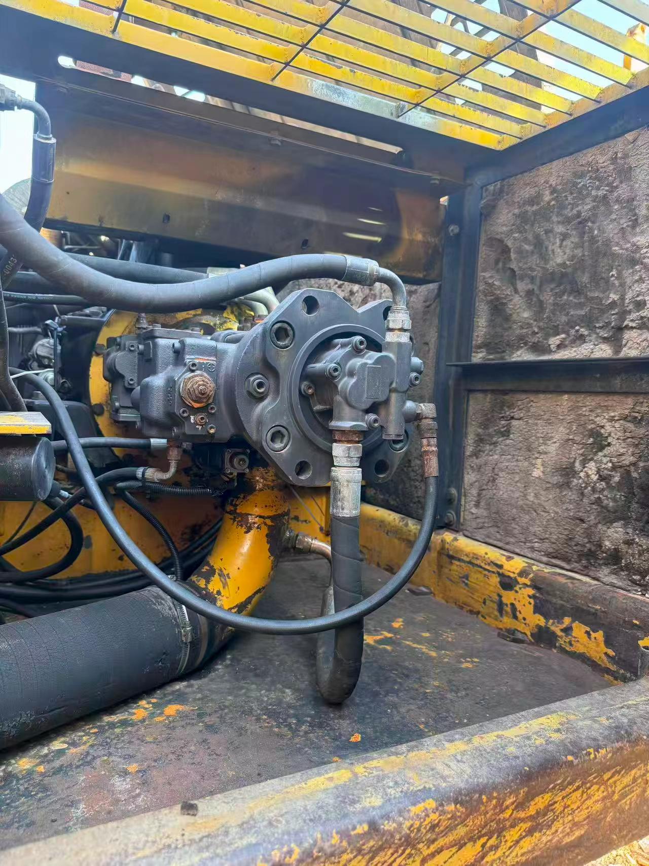 Buy Kato 820-3SP Used Excavator / 5