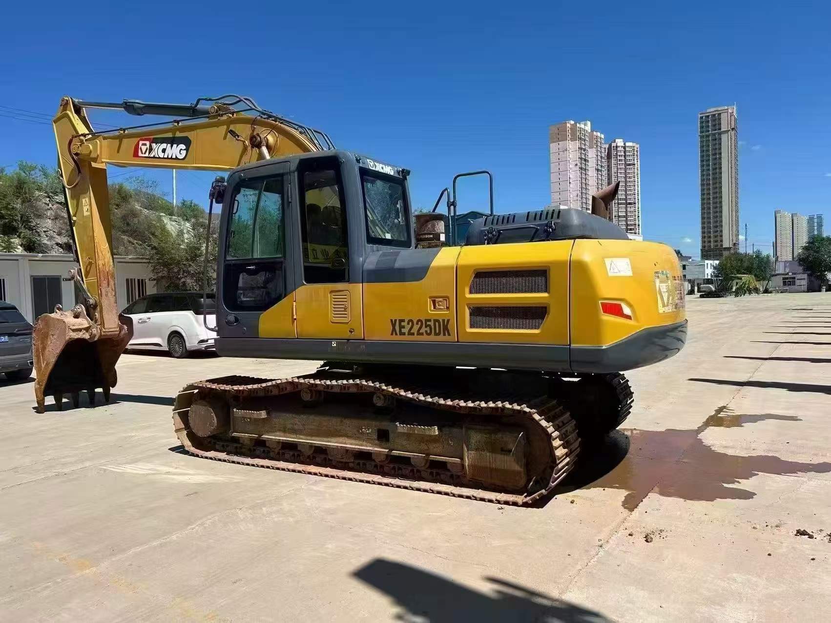 Buy XCMG XE200 Used Excavator / 4