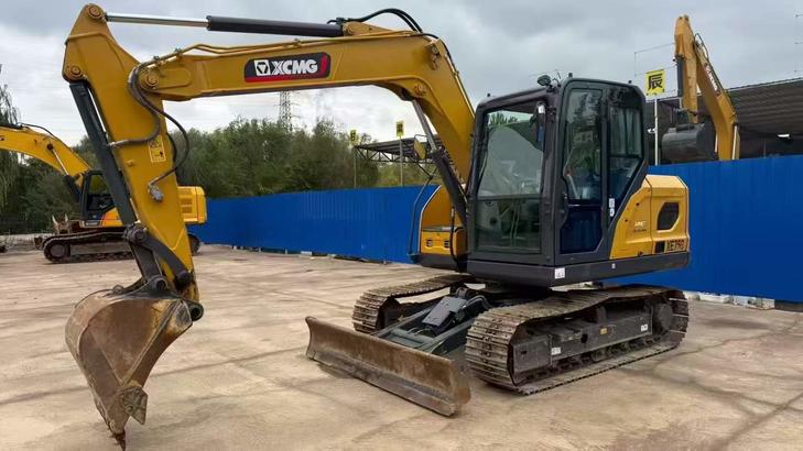 Buy XCMG XE75C Used Excavator / 1