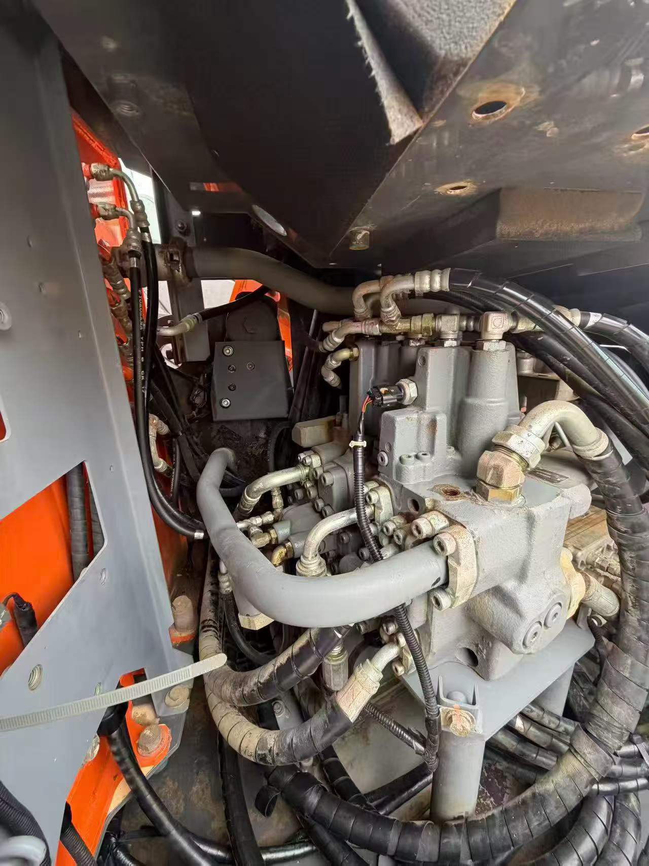 Купить Подержанный Экскаватор Hitachi EX135UR / 4