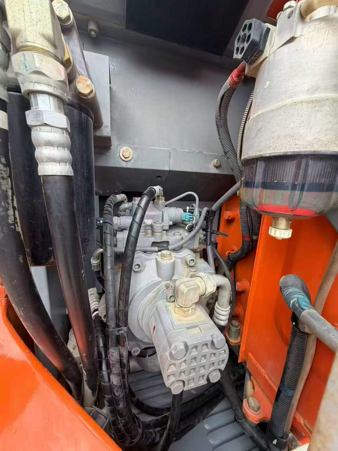 Купить Подержанный Экскаватор Hitachi EX135UR / 5