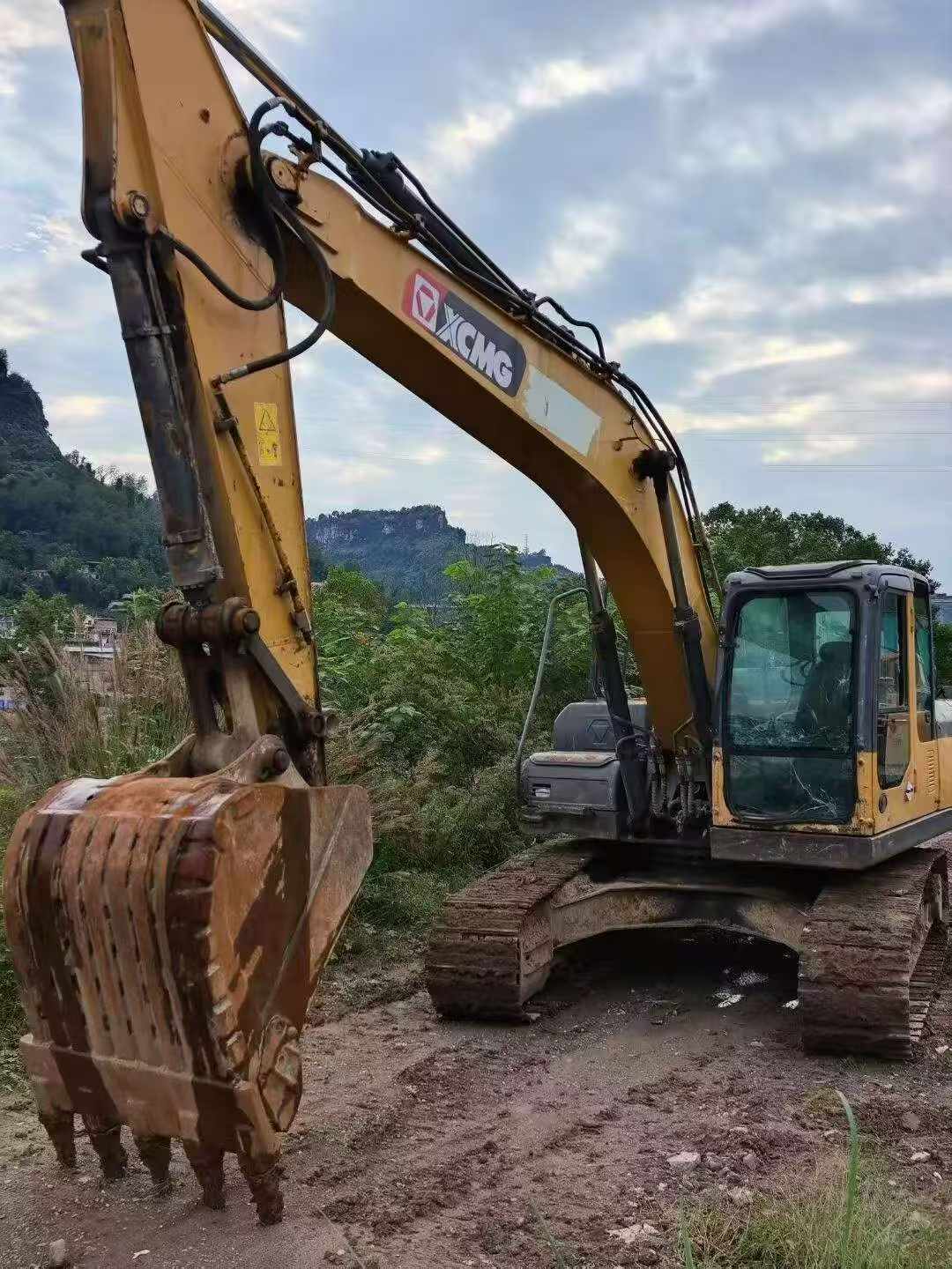 Buy XCMG XE200 Used Excavator / 7