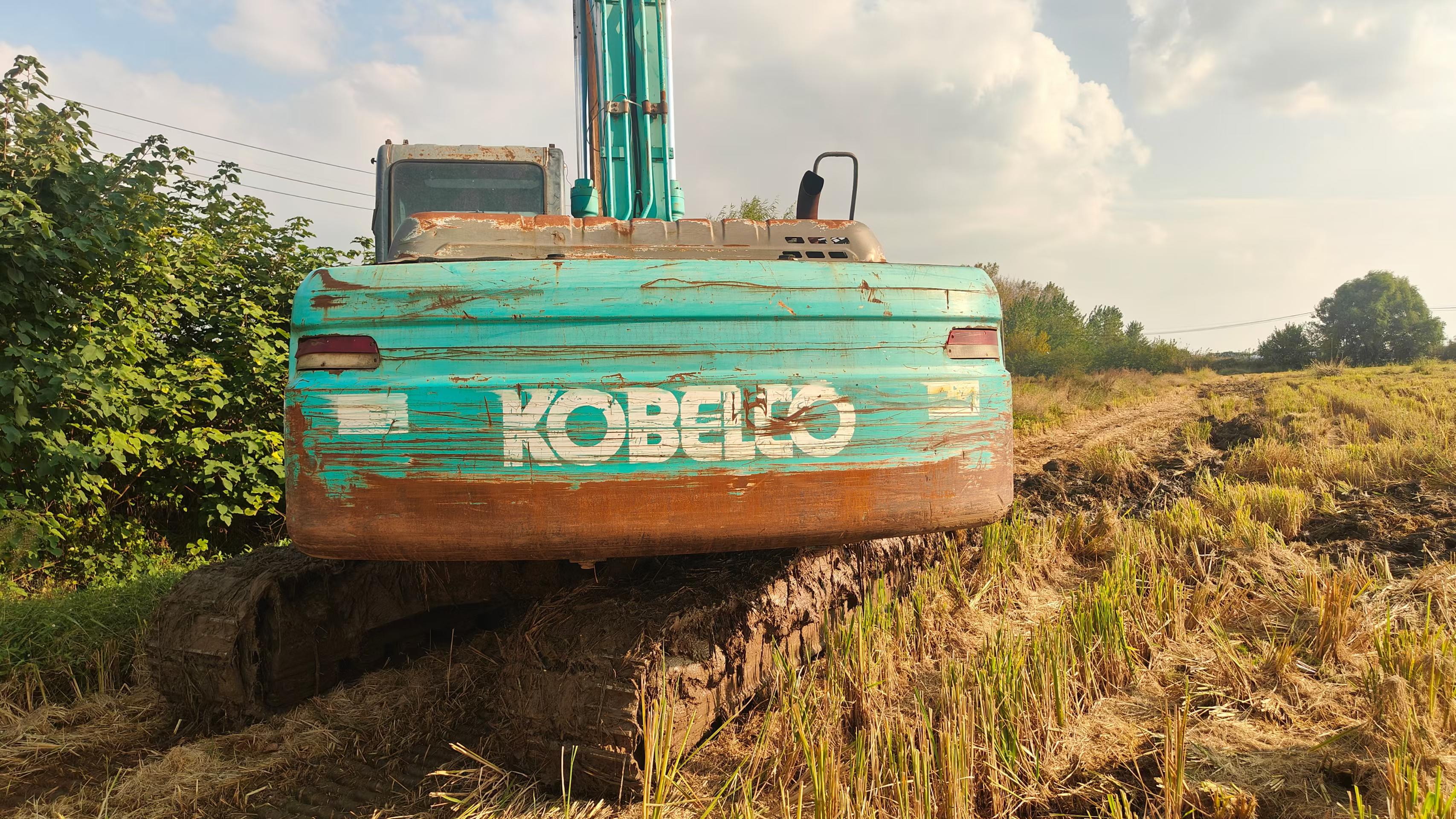 Buy Kobelco SK200 Used Excavator / 4