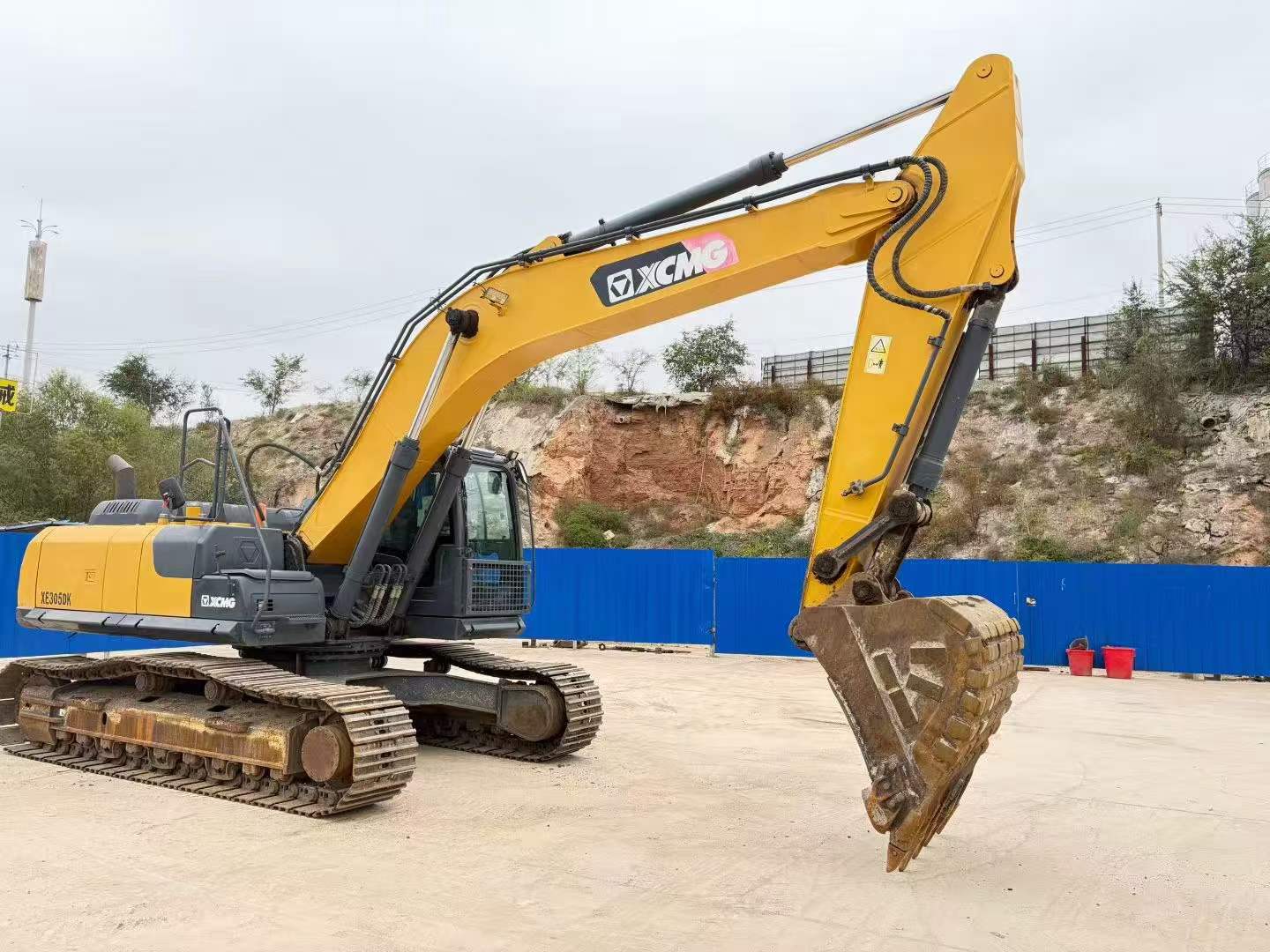 Buy XCMG XE270DK Used Excavator / 2