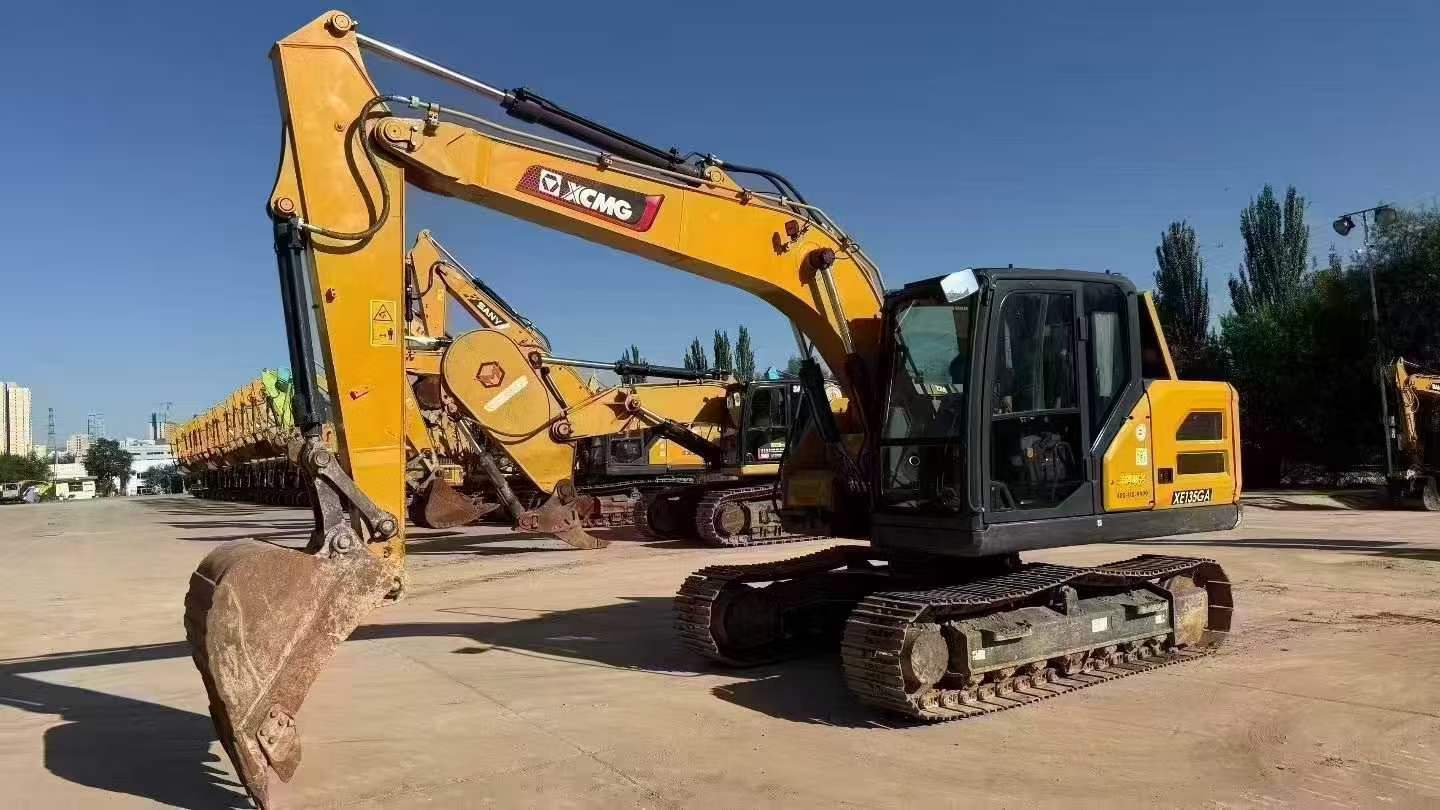 Buy XCMG XE135B Used Excavator / 2