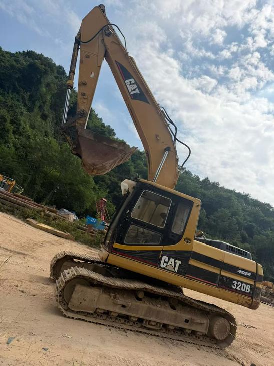 Buy Caterpillar 320B Used Excavator / 1
